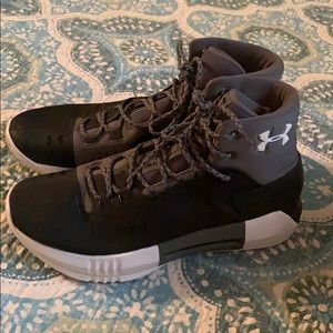 Men’s size 9 Under Armour Gmar Day Shoes